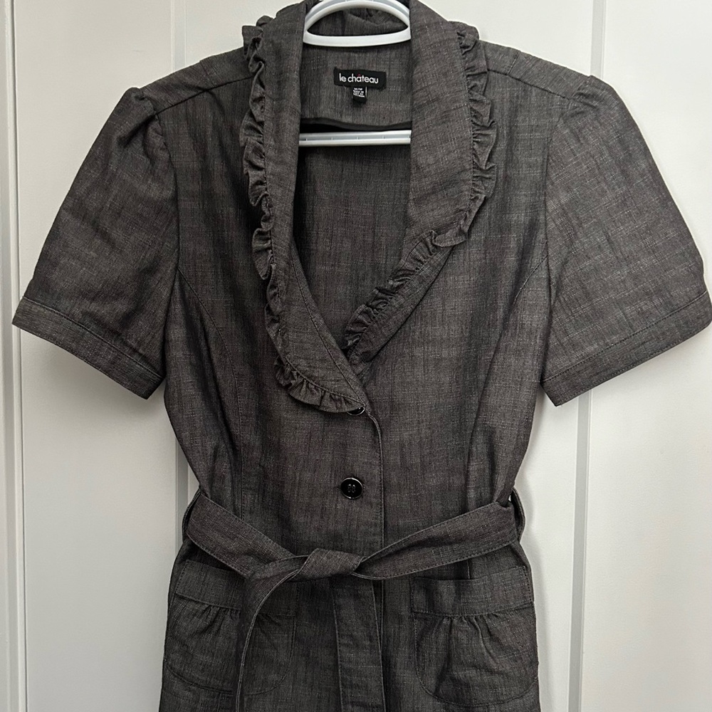 Le Chateau blazer in excellent condition. No flaws. As shown.